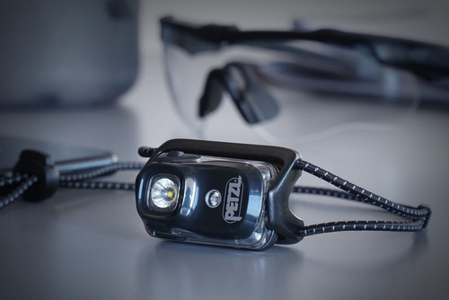 Petzl - Надлегкий акумуляторний налобний ліхтар BINDI® - чорний - E102AA00 - Тактичні ліхтарики - Ліхтарики