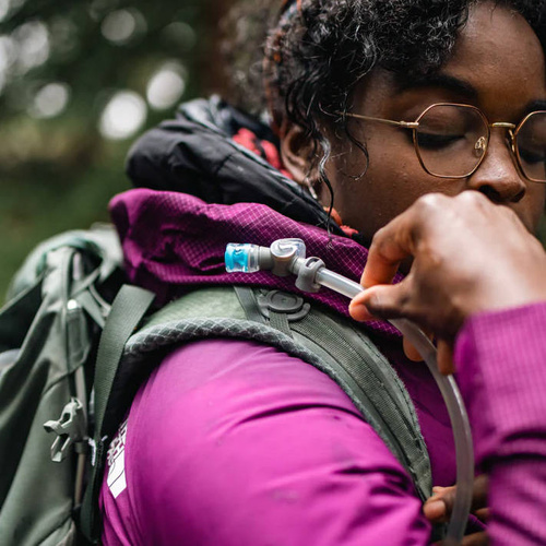 Бутилки для води, гідратори, казанки - HydraPak - Тримач для трубок системи гідратації з магнітним затискачем - A176