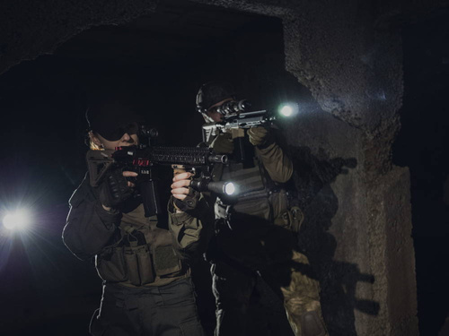 Armytek - Тактический фонарь Dobermann Pro Magnet USB - Белый - 1500 люмен - F07501C. - Фонарики ручные - Фонарики