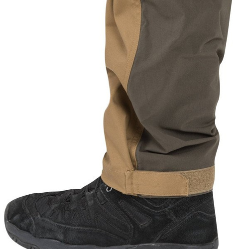 Одежда - Helikon - Брюки для улицы Hybrid Outback Pants® - DuraCanvas® - Coyote / Taiga Green - SP-HOP-DC-1109A - Тактические брюки