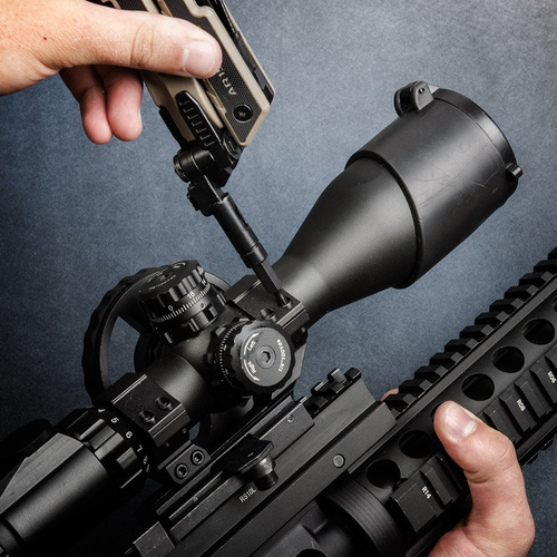 Real Avid - мультитул для обслуживания орудия AR-15 Tool - AVAR15T