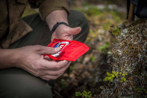 Helikon - Медицинский карман Micro Med Kit® - красный - MO-M06-NL-25 - Подсумки медицинские