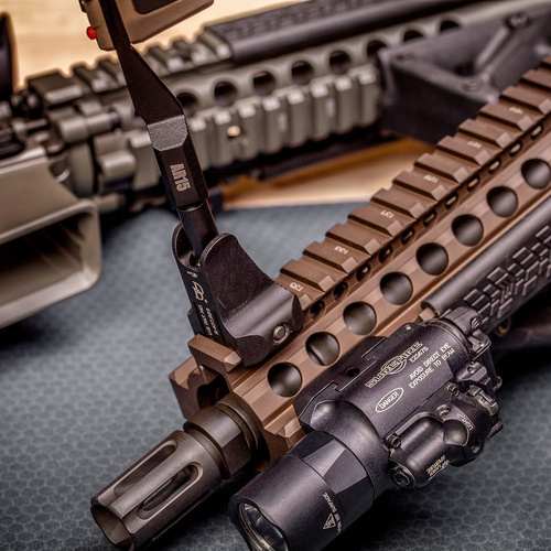 Мультитулы - Real Avid - AR15 Gun Tool AMP™ Многоцелевой инструмент для чистки карабинов - AVGTAMP-AR - Мультитулы