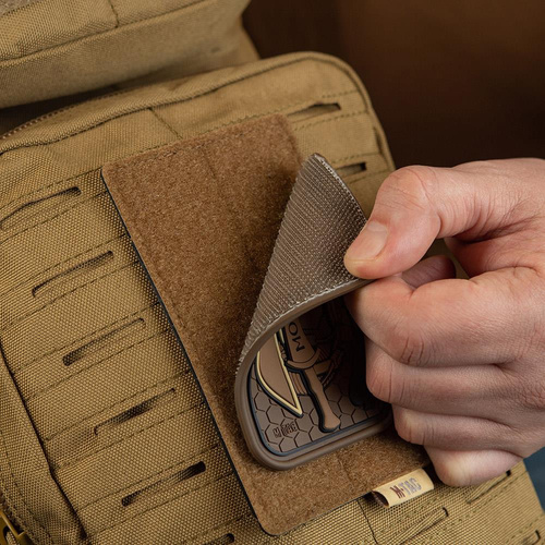 Одяг - M-Tac - Комутаційна панель MOLLE - 80 x 135 мм - Coyote - 10122005 - Нашивки