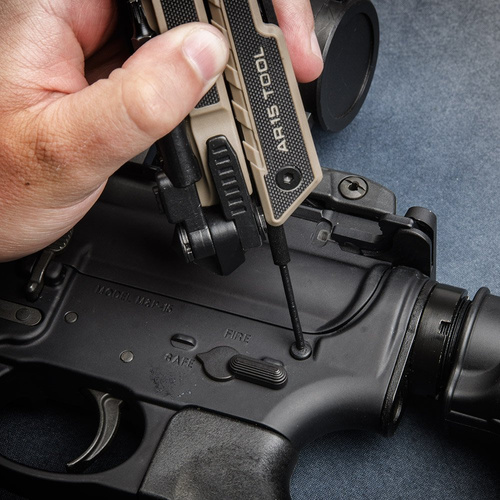 Real Avid - мультитул для обслуживания орудия AR-15 Tool - AVAR15T